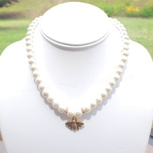 Bumble Bee Choker Necklace Dainty Bee Jewellery, Bee Charm, Bridesmaid Gift, Gift for Mom, Gift for Her