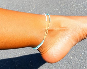 Enkelbandje met colorblock rocaille: minimalistische strandsieraden