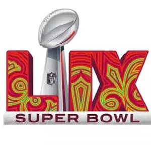 Puede incluir: Un gráfico rojo, verde y amarillo del número romano LIX con las palabras "Super Bowl" debajo. Un trofeo de fútbol plateado está detrás del número.
