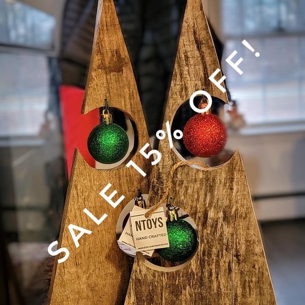 Rustic Pallet Wood Christmas Tree: Reclaimed Holiday Decor