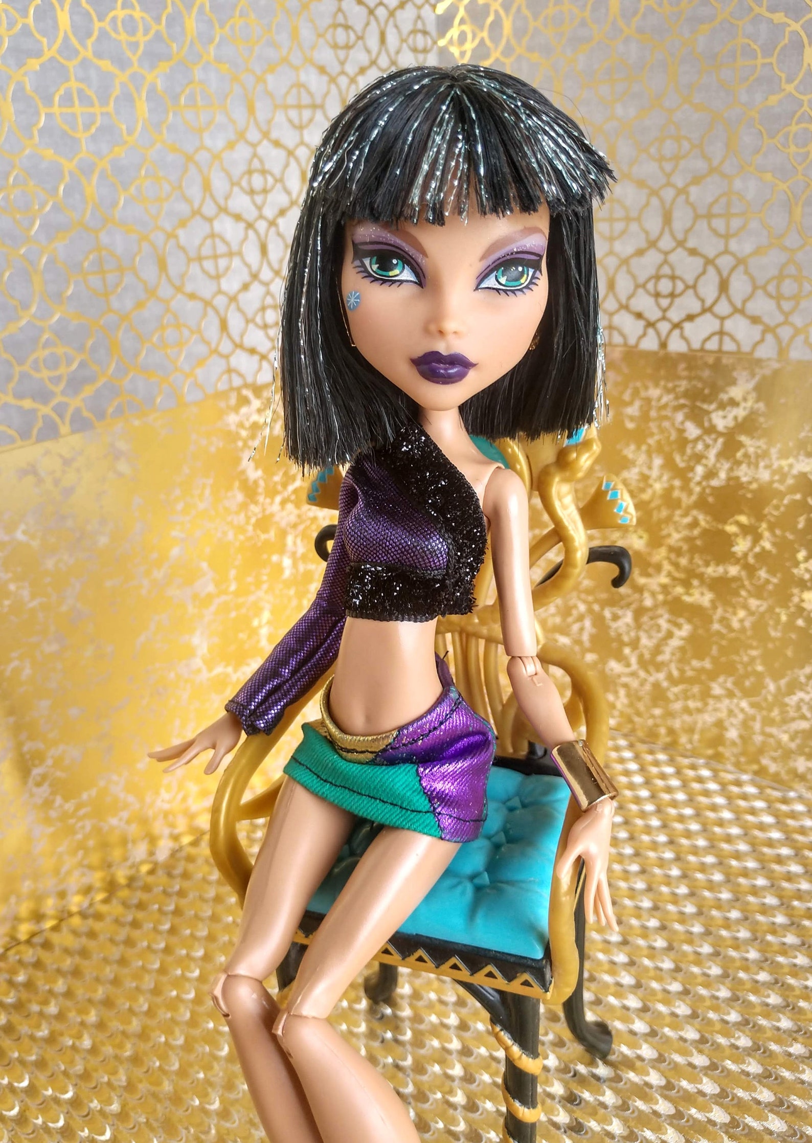 MH Monster Girl High Fashion low rise teal mini skirt with