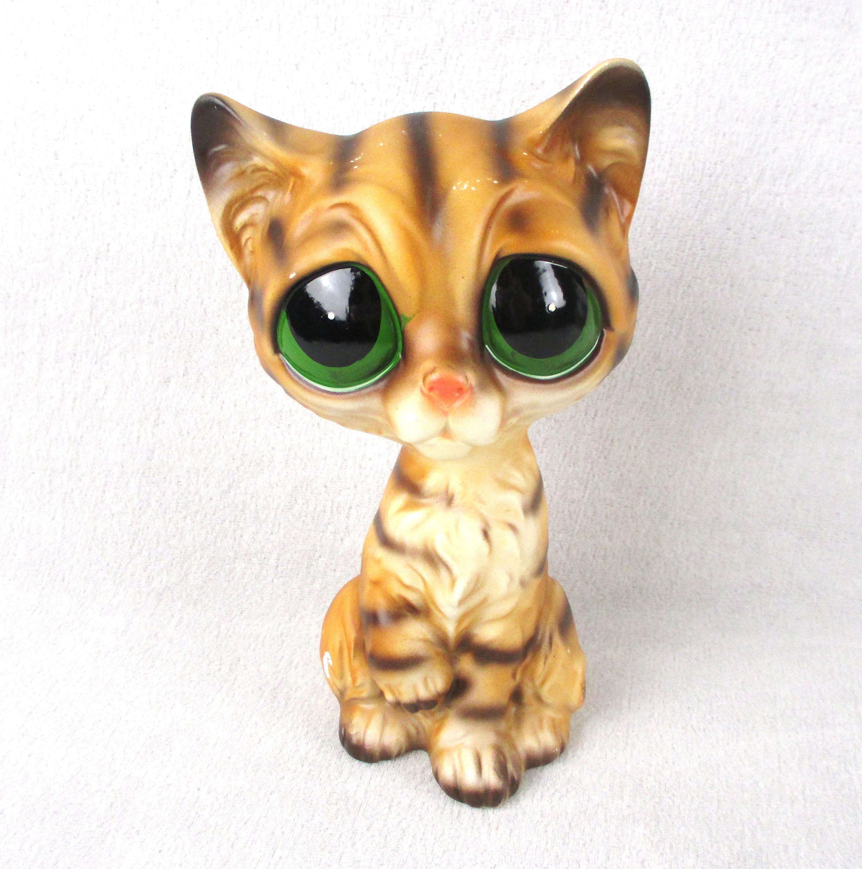 Big Eye Cat Figurine - Etsy