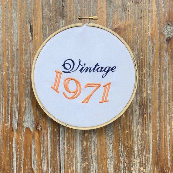 ヴィンテージ 1971 機械刺繍デザイン、誕生日刺繍デザイン、年刺繍