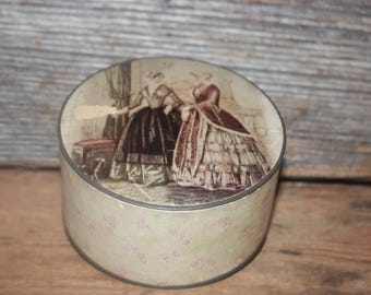 Vintage Victorian Round Powder or Jewelry Box