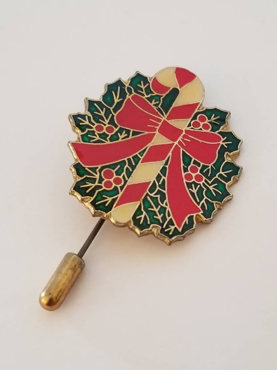 Vintage Christmas Brooch Stick Pin Wreath and Can… - image 1