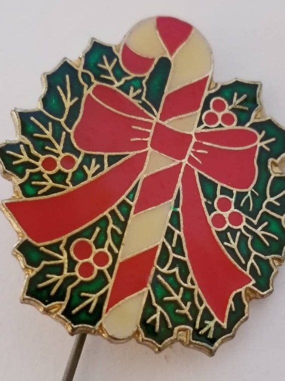 Vintage Christmas Brooch Stick Pin Wreath and Can… - image 2