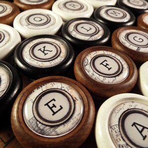Pomelli e maniglie decorative in legno per mobili con tasti per macchine da scrivere dalla A alla Z... Il prezzo è per 1 pomello (sconti quantità disponibili!)