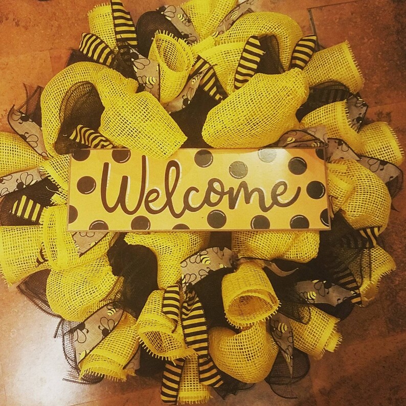 Bumblebee wreath