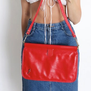 Cartera de mano roja Cabrelli de los años 70 // Cierre a presión de metal hexagonal retro vintage // Correa extraíble // Bolso de hombro con diseño de clave de sol