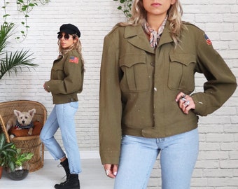 1940s US Military Jacket //  Small Medium // Olive Green Wool Distressed Field Jacket // USMC WWII Army Coat // Cropped Bomber With Patches