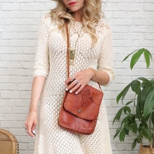 1970er Jahre Crossbody Bag | Cognac Braune Leder Schultertasche | Vintage Whipstitch Snap Button Schultertasche | Festival Boho Hippie Tasche