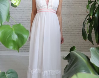Vintage 1970s Prairie Maxi Dress || XS Size || Romantic White Cotton Prairie Dress Lace Up Corset Bodice Pink Ribbon Tie Back Maxi