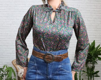 1970s Calico Floral Blouse | Small Medium | Forest Green Polyester Long Sleeve Peasant Pullover Keyhole Tie Collar Top 70s Bohemian Blouse