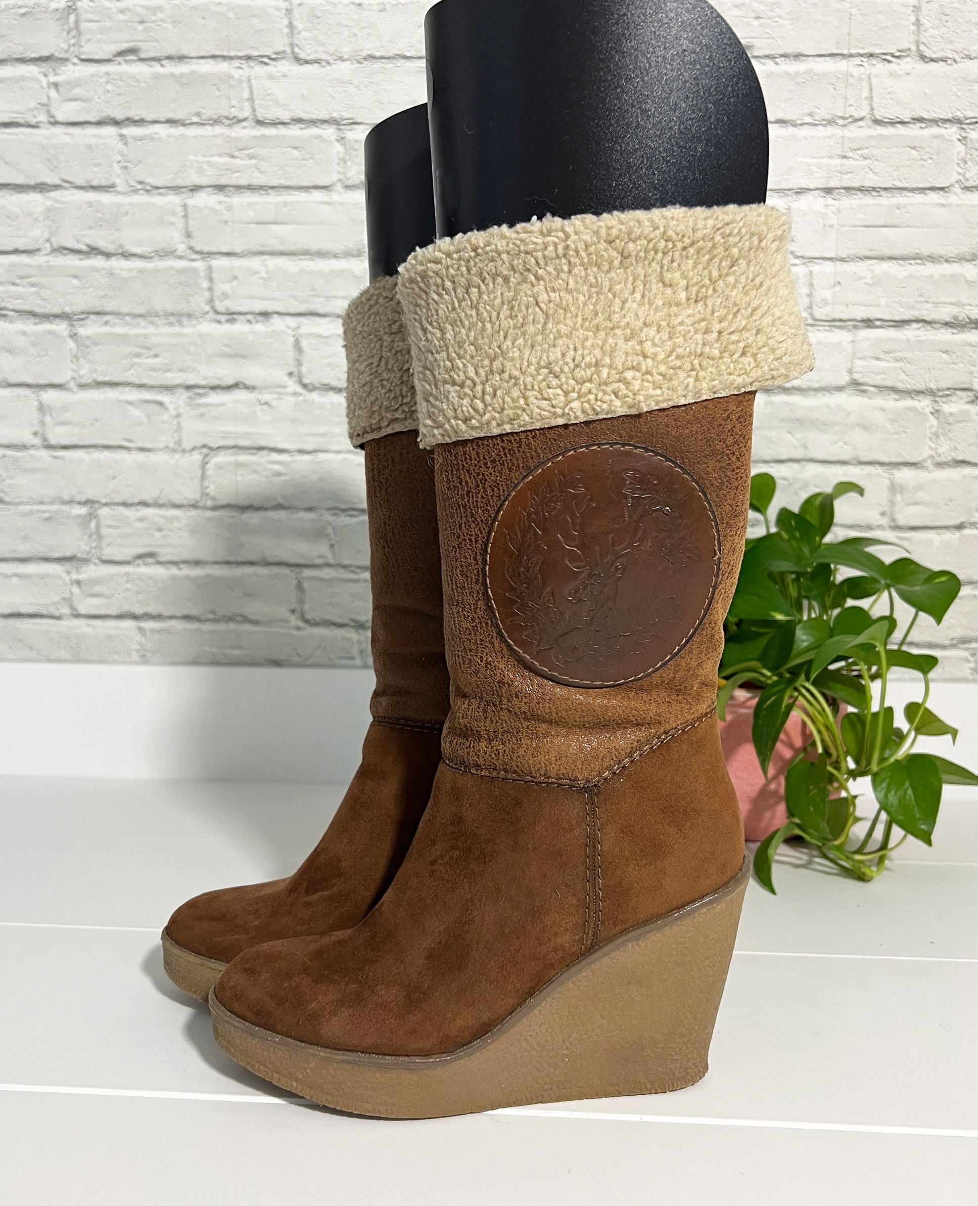 Yimmie oiled hotsell suede wedge booties