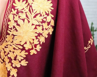 ヴィンテージ刺繍ポンチョ | オープンサイズ | クリムゾンボヘミアン