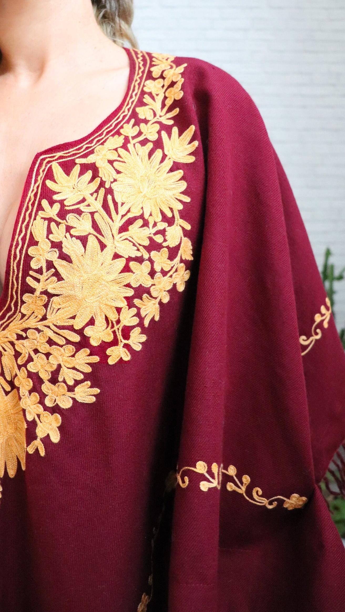 ヴィンテージ刺繍ポンチョ | オープンサイズ | クリムゾンボヘミアン