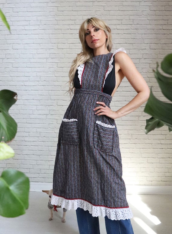 50s Floral Cotton Apron Dress | XS Extra Small | Vintage Eyelet Pinafore Apron Top