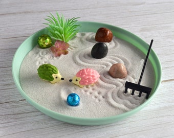 Hedgehog Mini Desktop Zen Garden // Woodland Desk Accessory Office Decor DIY Kit Fidget Toy Birthday Gift for Teachers Teenager Dorm Room