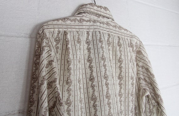 70 ' s Paisley rayé 70 ' vers s chemise bouton homme psychédélique Long Manche bouton vers ' le bas de la robe chemise Vintage taille moyenne 15-15,5 Made in USA 82ef12 70 ' s Paisley rayé 70 ' vers s chemise bouton homme psychédélique Long Manche bouton vers ' le bas de la robe chemise Vintage taille moyenne 15-15,5 Made in USA 82ef12