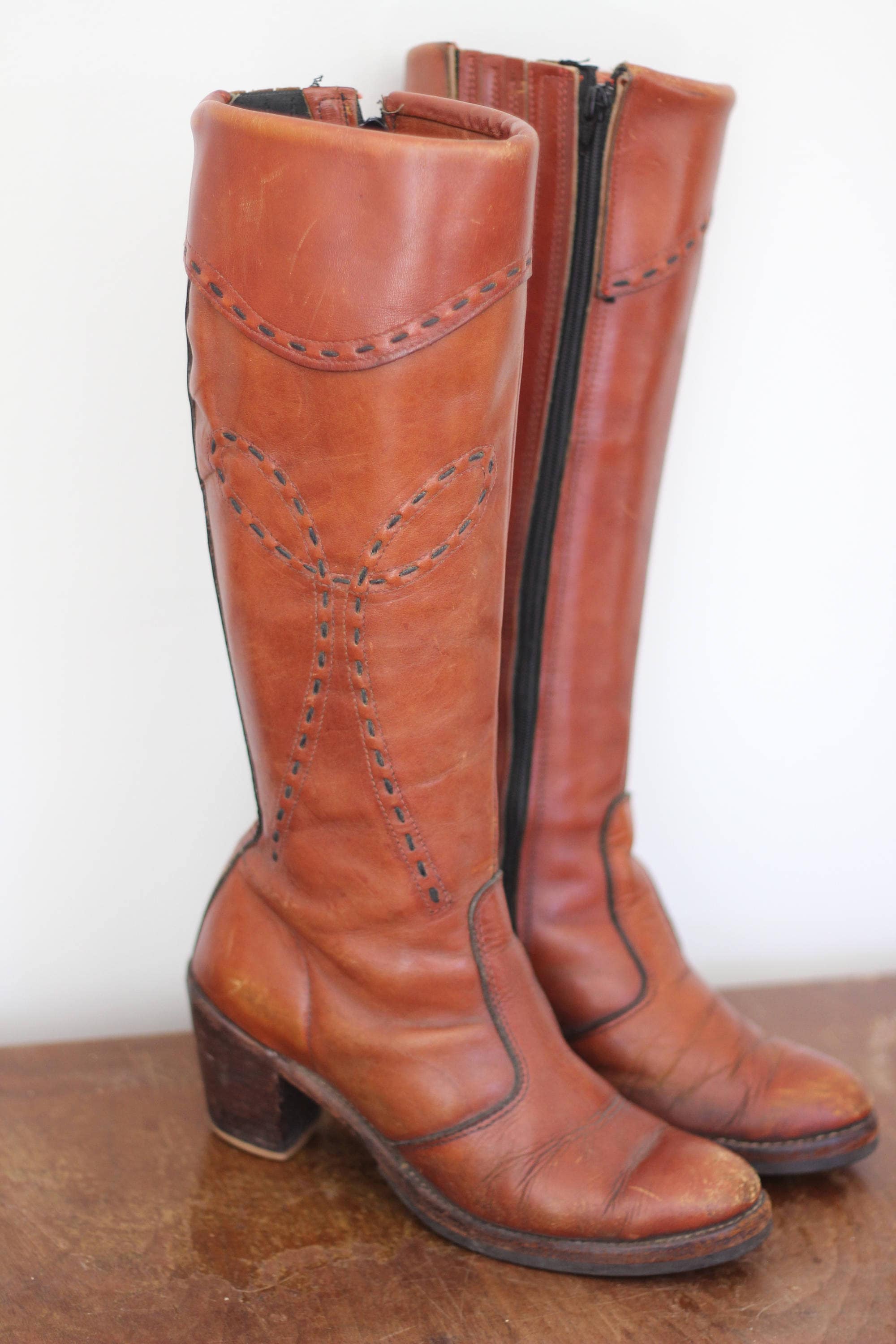 Women S Brown Leather Knee High Fashion Boots With Heels Vintage Zip Up Size 6 5 Round Toe Boho