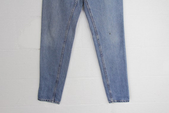 28x32 jeans what size is that