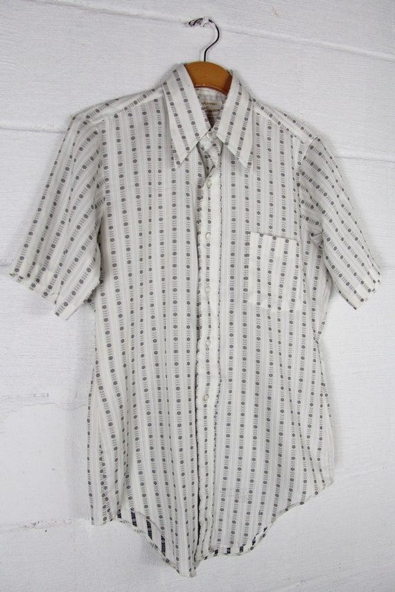 70 s court manchon bouton vers le bas flèche de la flèche bas Vintage robe chemise Vertical rayé à motifs moyen grand 566e79 70 s court manchon bouton vers le bas flèche de la flèche bas Vintage robe chemise Vertical rayé à motifs moyen grand 566e79