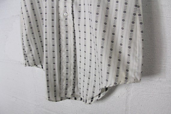 70 s court manchon bouton vers le bas flèche de la flèche bas Vintage robe chemise Vertical rayé à motifs moyen grand 566e79 70 s court manchon bouton vers le bas flèche de la flèche bas Vintage robe chemise Vertical rayé à motifs moyen grand 566e79