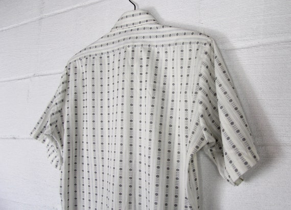 70 s court manchon bouton vers le bas flèche de la flèche bas Vintage robe chemise Vertical rayé à motifs moyen grand 566e79 70 s court manchon bouton vers le bas flèche de la flèche bas Vintage robe chemise Vertical rayé à motifs moyen grand 566e79