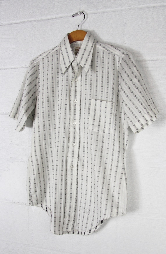 70 s court manchon bouton vers le bas flèche de la flèche bas Vintage robe chemise Vertical rayé à motifs moyen grand 566e79 70 s court manchon bouton vers le bas flèche de la flèche bas Vintage robe chemise Vertical rayé à motifs moyen grand 566e79
