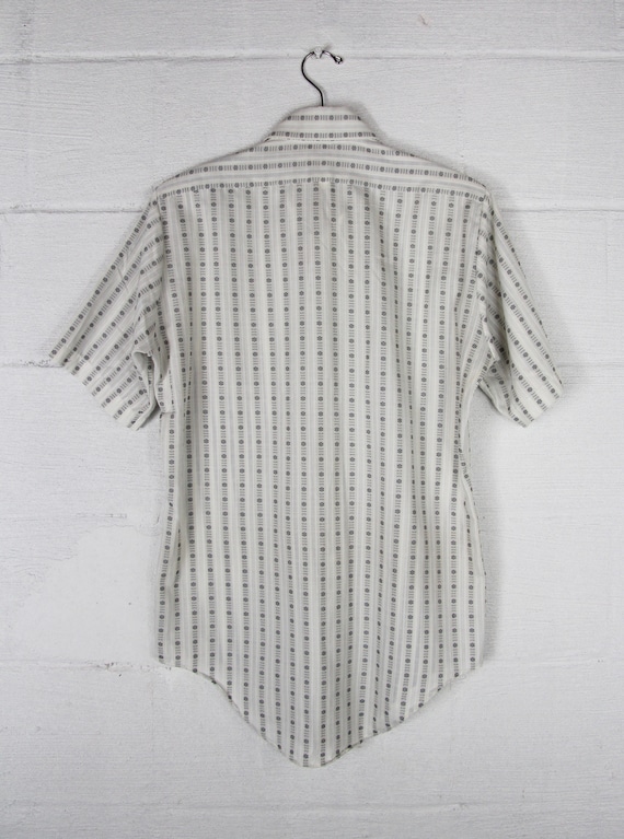 70 s court manchon bouton vers le bas flèche de la flèche bas Vintage robe chemise Vertical rayé à motifs moyen grand 566e79 70 s court manchon bouton vers le bas flèche de la flèche bas Vintage robe chemise Vertical rayé à motifs moyen grand 566e79