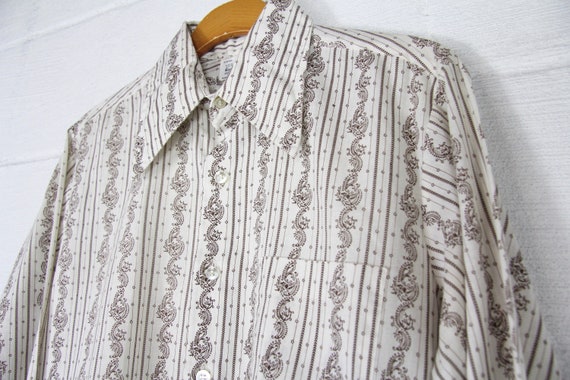 70 ' s Paisley rayé 70 ' vers s chemise bouton homme psychédélique Long Manche bouton vers ' le bas de la robe chemise Vintage taille moyenne 15-15,5 Made in USA 82ef12 70 ' s Paisley rayé 70 ' vers s chemise bouton homme psychédélique Long Manche bouton vers ' le bas de la robe chemise Vintage taille moyenne 15-15,5 Made in USA 82ef12