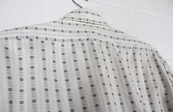70 s court manchon bouton vers le bas flèche de la flèche bas Vintage robe chemise Vertical rayé à motifs moyen grand 566e79 70 s court manchon bouton vers le bas flèche de la flèche bas Vintage robe chemise Vertical rayé à motifs moyen grand 566e79