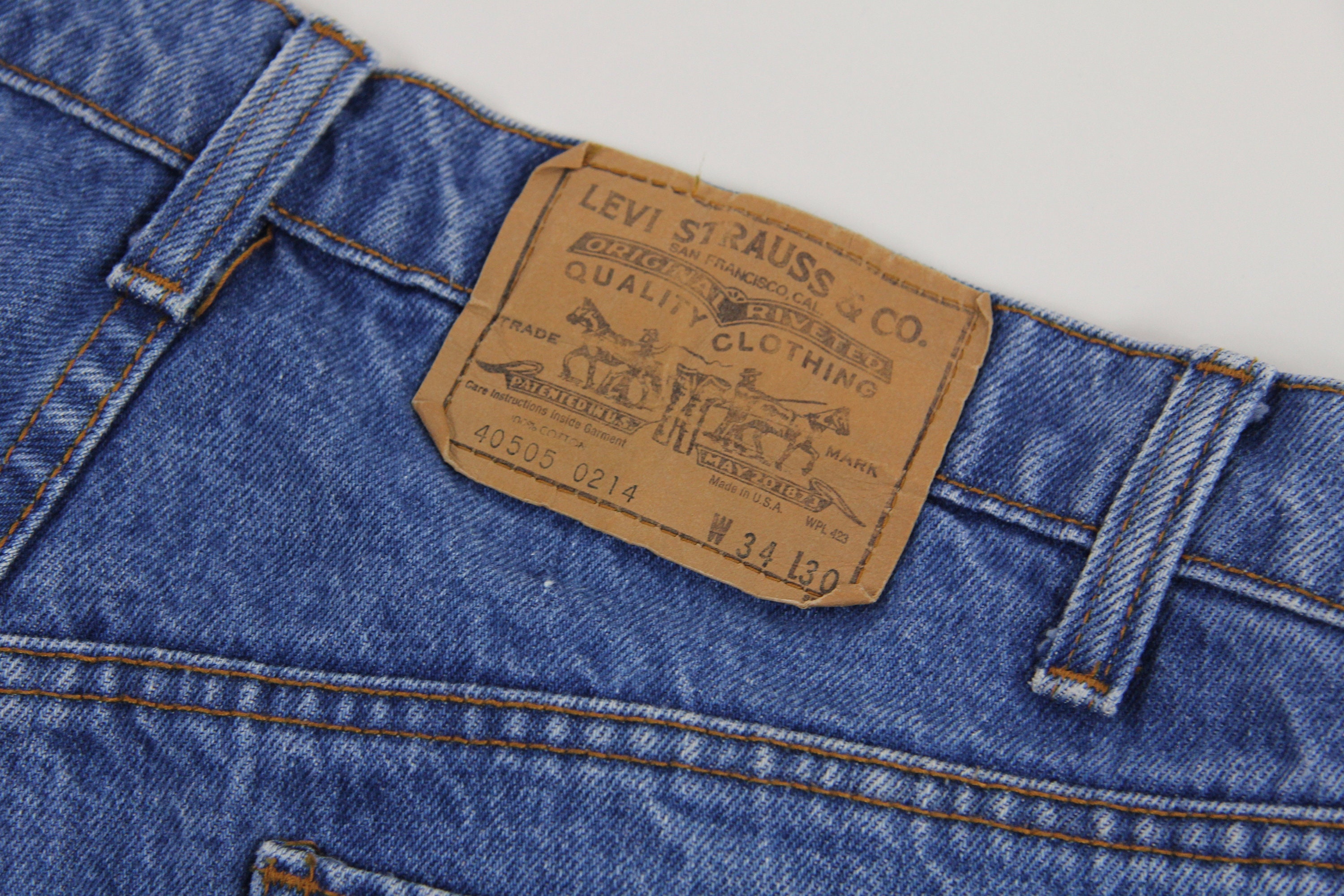 Levi's 505 Orange Tab Vintage Jeans Medium Wash Made in the USA Size 33x29.5