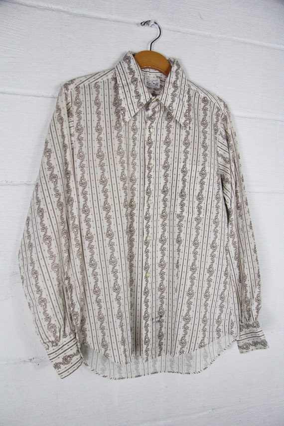 70 ' s Paisley rayé 70 ' vers s chemise bouton homme psychédélique Long Manche bouton vers ' le bas de la robe chemise Vintage taille moyenne 15-15,5 Made in USA 82ef12 70 ' s Paisley rayé 70 ' vers s chemise bouton homme psychédélique Long Manche bouton vers ' le bas de la robe chemise Vintage taille moyenne 15-15,5 Made in USA 82ef12