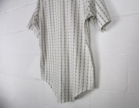 70 s court manchon bouton vers le bas flèche de la flèche bas Vintage robe chemise Vertical rayé à motifs moyen grand 566e79 70 s court manchon bouton vers le bas flèche de la flèche bas Vintage robe chemise Vertical rayé à motifs moyen grand 566e79