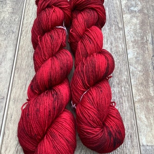 Cherry Chocolate Hand-Dyed Yarn, Multiple Bases Available imagem 4