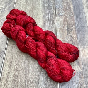 Cherry Chocolate Hand-Dyed Yarn, Multiple Bases Available imagem 2