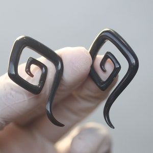 Medidores de ouvido com espirais quadradas de 5 mm/ 4 ga, chifre de búfalo feito à mão. joias para piercings, .preço por par