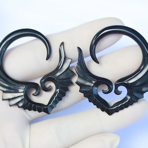 Handgeschnitzte Horn Plugs: Doppelflügel Plugs (4 mm/6ga)