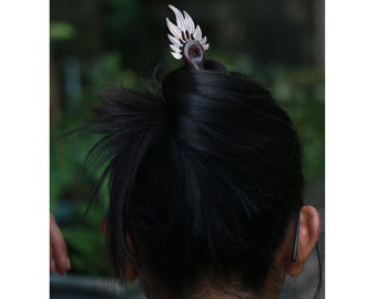 feathers hair stick,sono wood with dark brown shells  shell color is one side whiter and the other side is darker.  price per piece.
