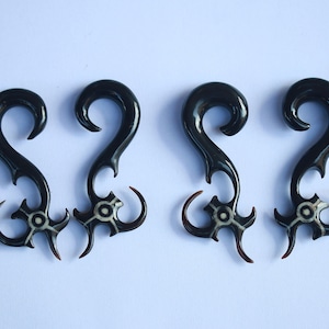 Dayak Borneo carving styles ,hand carved organic body piercing ,water Buffalo horn . body piercing jewelry, ear gauges .price per pair