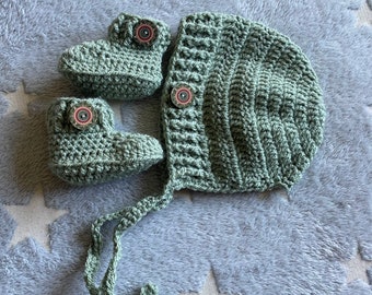 Bonnet and booties