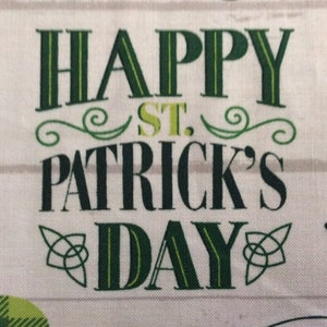 Happy St. Patrick’s Day by Brother Sister Design/Quilting Nähen Handwerk Stoff/Irisch/17.März/Kleeblätter/Kobold/HALF YARD Preisgestaltung