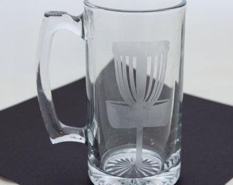 Jarra de cerveza con forma de cesta de disc golf, de vidrio grabado. ¡Un gran regalo para el disc golfista de tu vida!