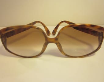 Dior Lovingly Sunglasses Tortoise White Cutout Hearts  display picture 3