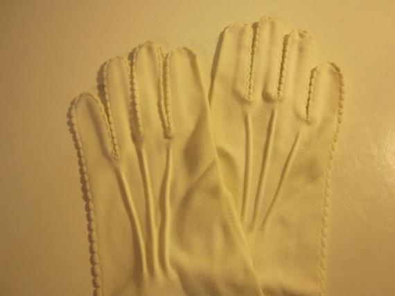 Vintage Pair of White Ladies Formal Gloves - image 1