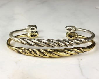 Bracelet torsadé gravé en or ou en argent - Bijoux africains - Manchette à dos ouvert