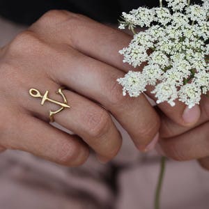 Anchor gold delicate ring - yellow bronze
