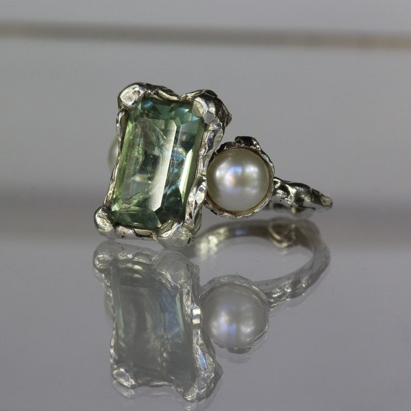 Anillo Calypso Green Crystal and Pearls hecho en plata de ley -hecho a pedido