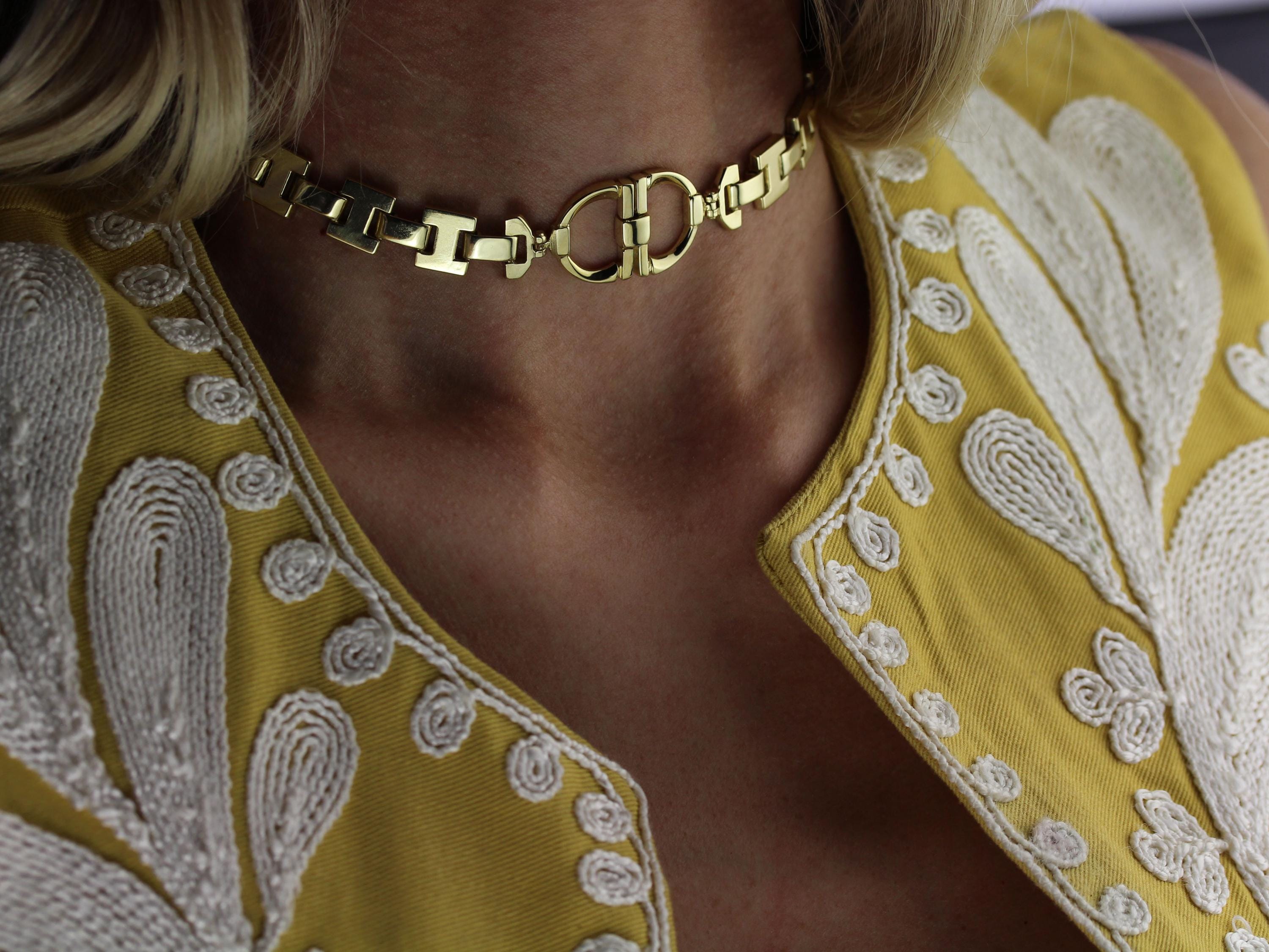 ?Chloé LOVE Chloé Gold Tone 2 Charm Ballerina Pink Ribbon Tie-up Choker Necklace The Chloé Feather choker Black - Chloé main image 2
